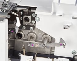 Bernette B42 coverlock 