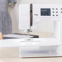 Bernina 335  UDEN støvhætte og knaphulsfod 3A